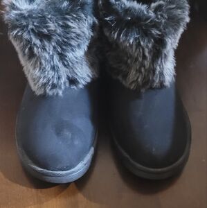 Black winter boots